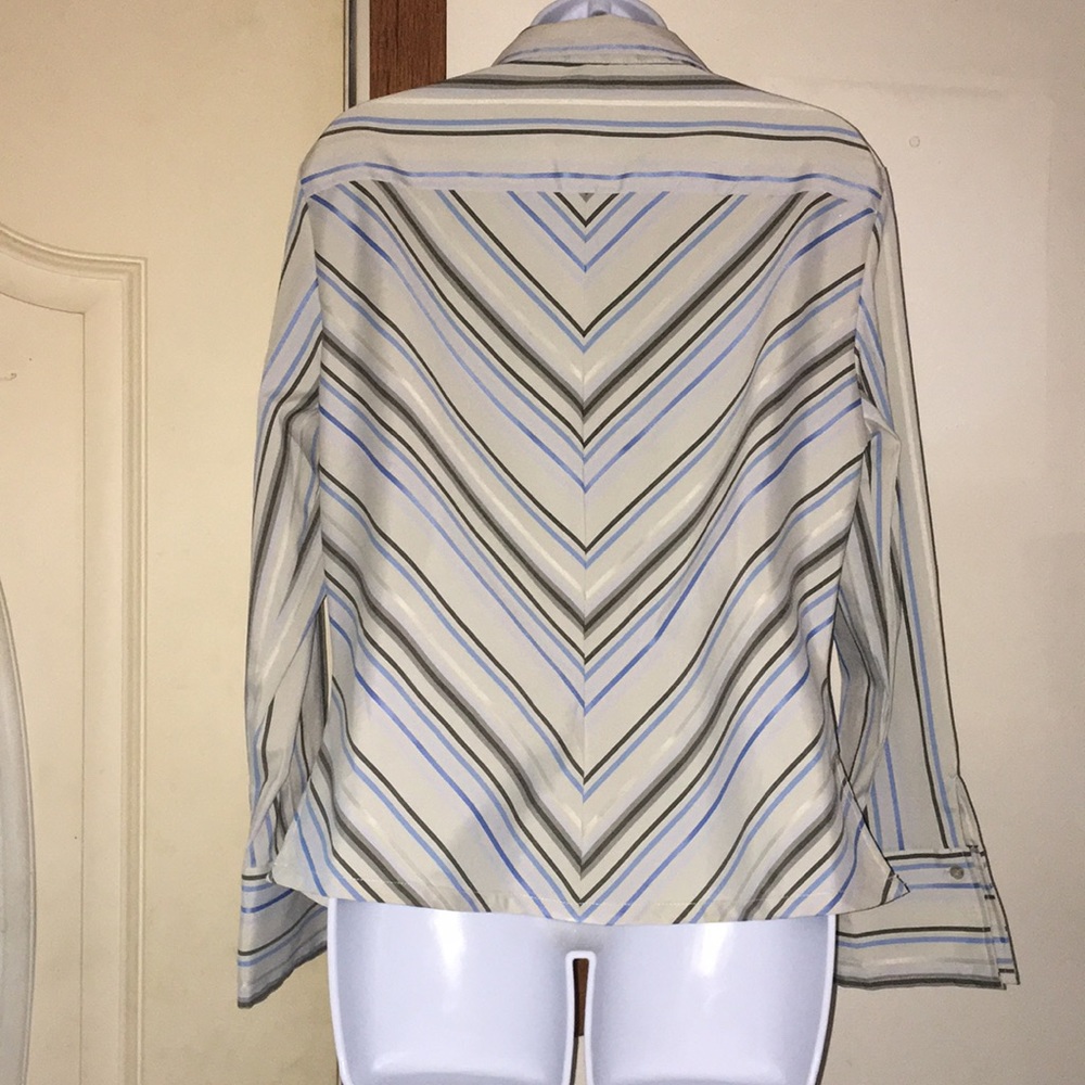 Button up blouse - Picture 6 of 7
